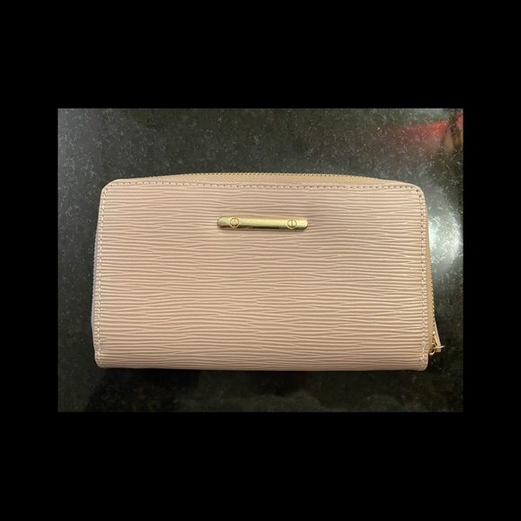 AVAILABLE - Pink creme wallet - Picture 1 of 6